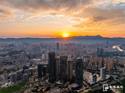 福州天空現(xiàn)絕美朝霞，視覺盛宴震撼全城